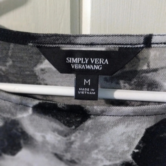Simply Vera tank top-medium like new - Picture 5 of 6